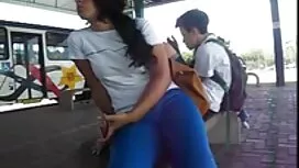 Una giovane ragazza  ...