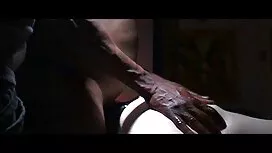 Un giovane bambino s ...