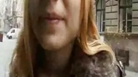 Una bionda con una f ...