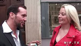 Uomini prendendo fil ...