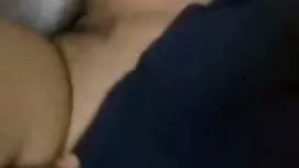 Giovane uomo Leccata ...