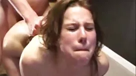 La bionda si inchinò ...