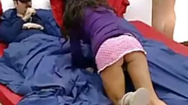 Bionda con gli stiva ...